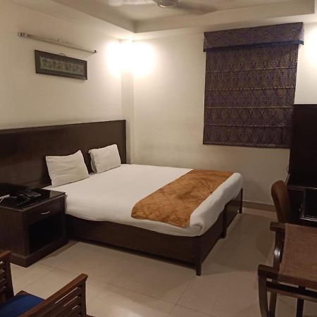 Hotel Clark Heights New Delhi Exterior photo
