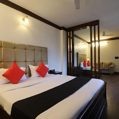 Hotel Clark Heights New Delhi Exterior photo