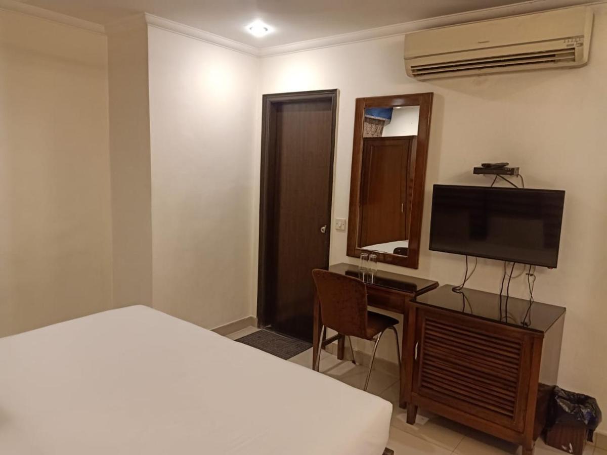 Hotel Clark Heights New Delhi Exterior photo