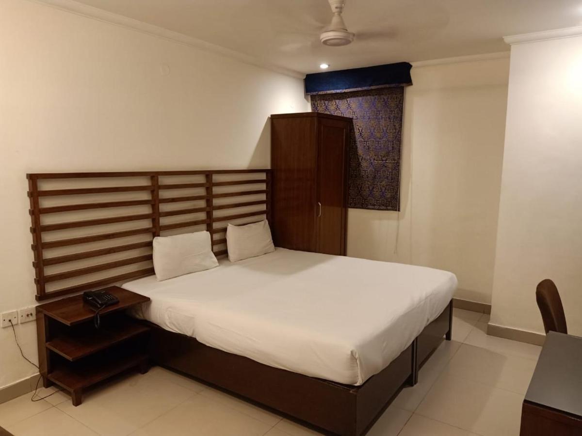 Hotel Clark Heights New Delhi Exterior photo