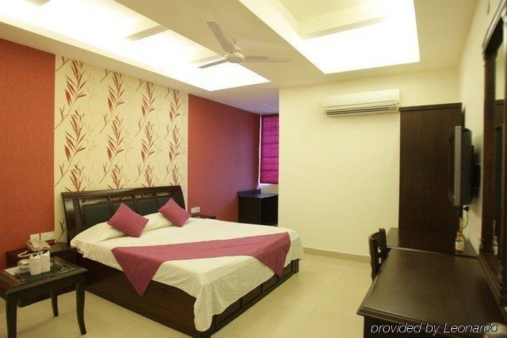Hotel Clark Heights New Delhi Room photo