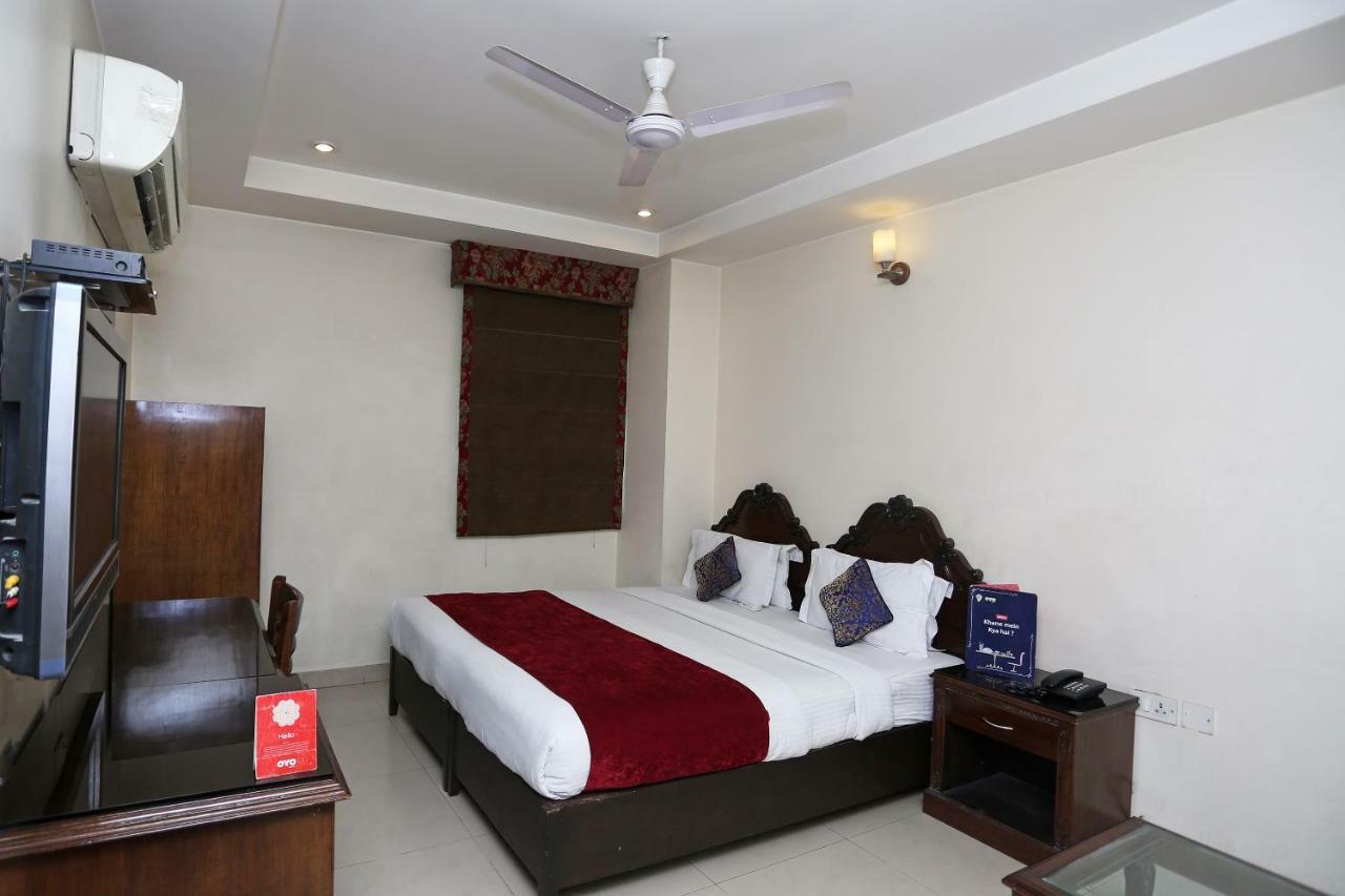 Hotel Clark Heights New Delhi Exterior photo