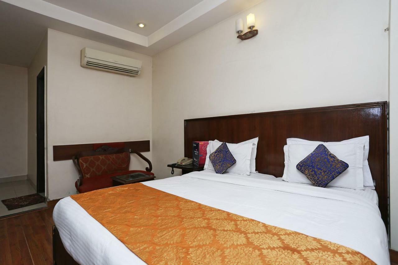 Hotel Clark Heights New Delhi Exterior photo