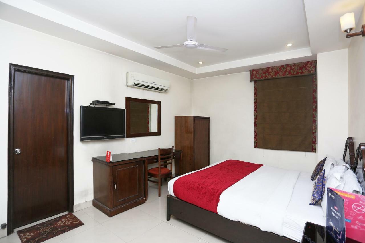 Hotel Clark Heights New Delhi Exterior photo